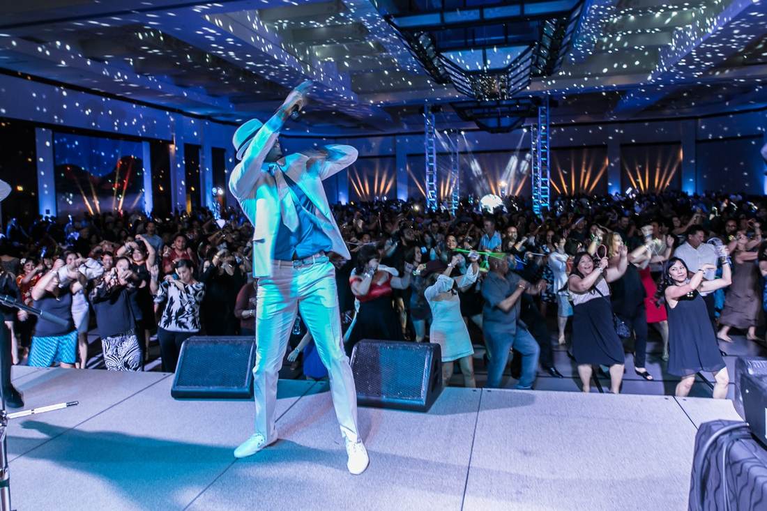 Performing for Hawaiian Airlines — 2,000 guests